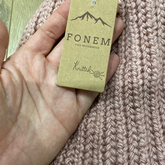 Fonem Pink Knitted Beanie with Ribbed Design and Wide Brim with scarf - Picture 3 of 5